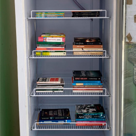 Pardal Sorvetes adapta freezer e oferece biblioteca para colaboradores