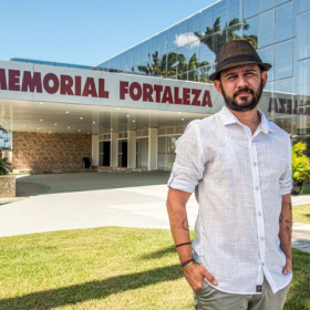 Rede Memorial Fortaleza divulga campanha de 25 anos com Bráulio Bessa