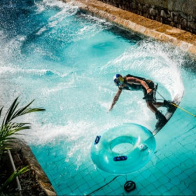 Brasileiro transforma Beach Park em arena de wakeboard