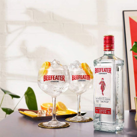 Gin Beefeater celebra 200 anos e apresenta garrafa com novo design