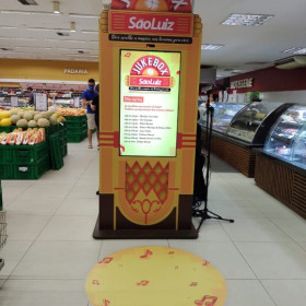 Em apoio aos músicos, Mercadinhos São Luiz leva jukebox para lojas
