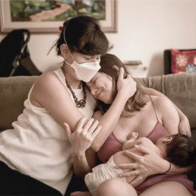 Natura Mamãe e Bebê faz homenagem às mulheres que se tornaram mães na pandemia