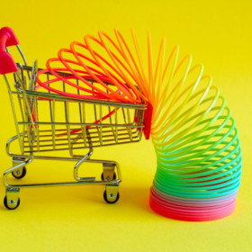Mais conectada, a comunidade LGBTQIA+ é a maior consumidora de produtos que defendem a causa, aponta pesquisa Nielsen
