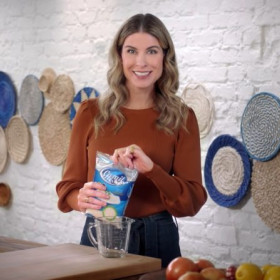 Camil evolui o conceito “Comida de Casa é Camil” e renova parceria com Rita Lobo