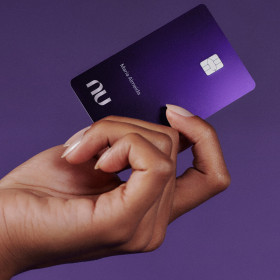 Nubank lança novo cartão feito de metal e com design inovador
