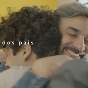 Banco do Brasil faz homenagem para quem é tudo o que os filhos imaginam