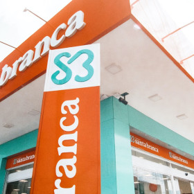 Miligrama Design faz novo design e posicionamento para as Farmácias Santa Branca
