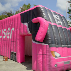Para promover chegada ao Nordeste, Buser faz ação com ônibus inflável e espera transportar mais de 500 mil passageiros na região