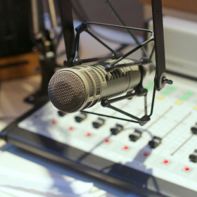 Dia do Radialista: conheça algumas vozes que fizeram história no rádio cearense