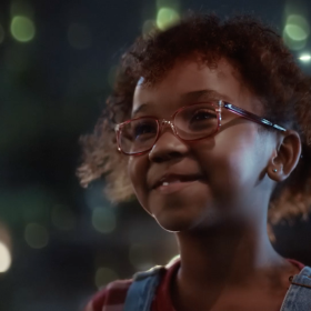 Bradesco transforma vagalumes em live action durante campanha de final de ano