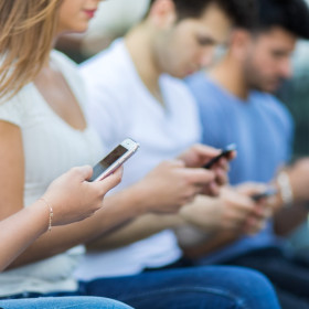 Dispositivos móveis somam 91% do tempo de conectividade no Brasil