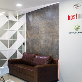 Hostweb inicia 2022 ofertando 20 vagas de emprego