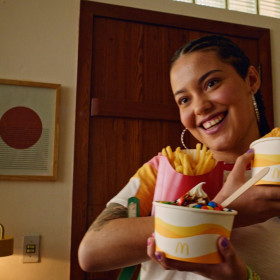 McDonald’s lança linha de produtos tamanho Mega e agita a casa do BBB22