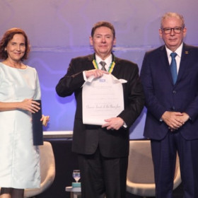 Ivens Dias Branco Júnior recebe Medalha da Ordem do Mérito Industrial