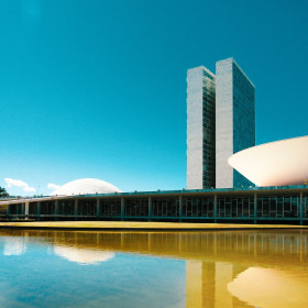 Brasil lidera gastos com campanhas eleitorais; maior investimento é com publicidade impressa