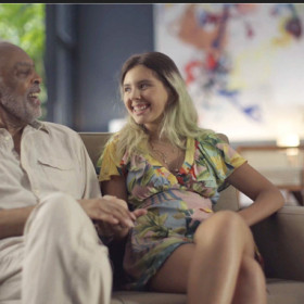 Nova campanha do Pão de Açúcar traz Gilberto Gil e Flor Gil; projeto convida público a compor nova música da marca