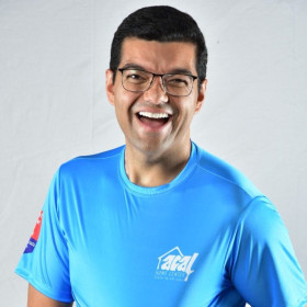 Luiz Esteves estrela sua primeira campanha publicitária em aniversário de 68 anos da Acal