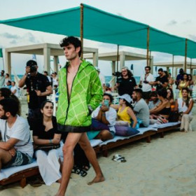 Cláudio Silveira e Bikiny Society apresentam desfile sustentável nas areias do Cumbuco durante o Winds For Future 2022