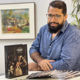 Publicitário cearense Cláudio Sena lança livro de crônicas