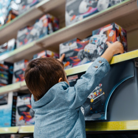 Dia das crianças: 65% dos brasileiros afirmam que irão às compras em lojas físicas