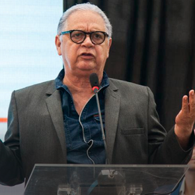 Álvaro Mendonça será homenageado no Prêmio Acomac-Ceará