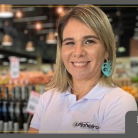 Xênia Pinheiro, do Supermercado Pinheiro, vence Prêmio Profissionais do Ano ABRAS na categoria Diretor de Pessoas