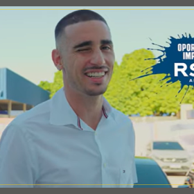 Em campanha publicitária, Fortaleza apresenta jogador como corretor de imóveis