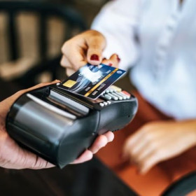 Parcelamento sem juros: entenda a discussão entre Abrasel e grandes bancos que foi ao Conar