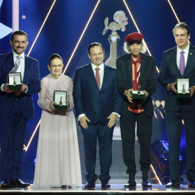 Troféu Sereia de Ouro homenageia personalidades cearenses