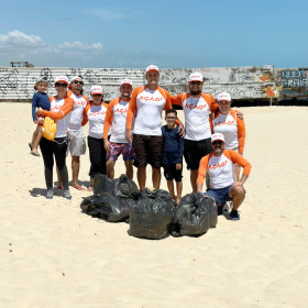 Agência M9 realiza primeira ação de limpeza na praia de Iracema
