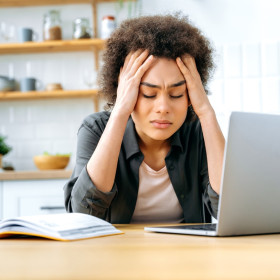 Estresse crônico no ambiente de trabalho: aprenda como evitar