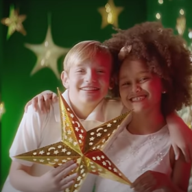Campanha de Natal “Cola na Lupo” traz jingle que destaca a união de gerações
