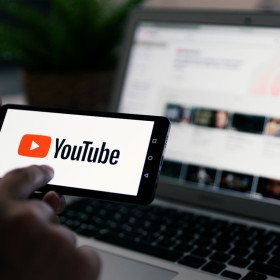 YouTube foi a plataforma de vídeo online mais assistida no Brasil em 2023, segundo dados da Kantar Ibope