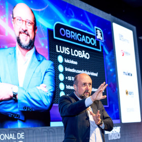 Luis Lobão brilha em evento do Nosso Meio em comemoração ao Dia do Profissional de Marketing