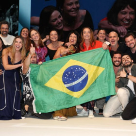 Pague Menos recebe seu primeiro Leão de Ouro no Cannes Lions 2024