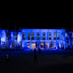Unifor adere à Campanha Coração Azul com iluminação da Biblioteca Central