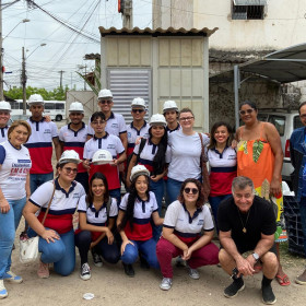 Projeto da Faculdade INBEC entrega primeiro banheiro comunitário ecológico na Comunidade 4.500