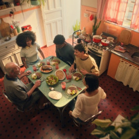 Dentsu Creative assina nova campanha da SAZÓN®