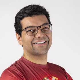 Luiz Esteves estrela campanha de aniversário dos 27 anos da COUROFINO
