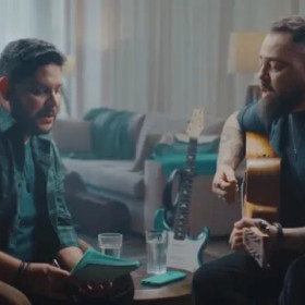 Sicoob lança campanha com jingle autoral interpretado pela dupla Jorge e Mateus