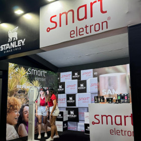 Tá em Todas assina stand da Stanley e Smart Eletron no Samba Brasil