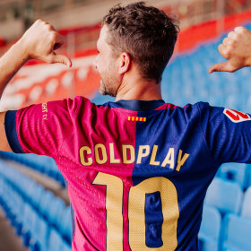 Coldplay e Spotify se unem ao FC Barcelona e lançam camisa especial do El Clásico