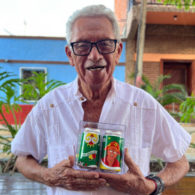 Cajuína São Geraldo homenageia Espedito Seleiro com latinha personalizada exclusiva