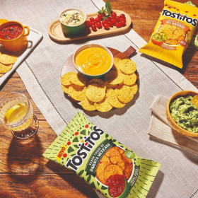 TOSTITOS™ chega ao Brasil e lança primeira campanha assinada pela AlmapBBDO