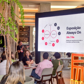Eletromidia apresenta detalhes do Eletromidia Ads em evento para profissionais de mídia