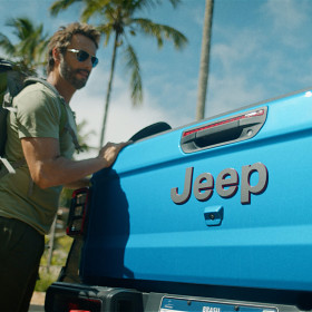 Rodrigo Santoro é o astro da nova ação de comunicação da Jeep