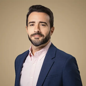 Renato Camargo, VP de clientes da Pague Menos, é um dos top executivos LGBTQIAPN+ em 2024