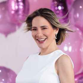 Gaída Dias, diretora do Grupo Cidade, anuncia lançamento da Gaída Beauty