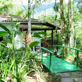 Havaianas e Airbnb: parceria inédita convida brasileiros para pausa na rotina com a escolha de dez casas em diferentes regiões