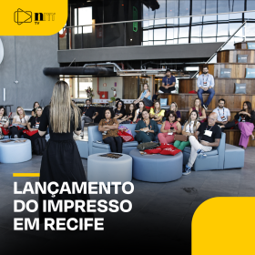MARKETING, PESSOAS & RELACIONAMENTO: Andréa Lyra e Karina da Fonte no lançamento do impresso